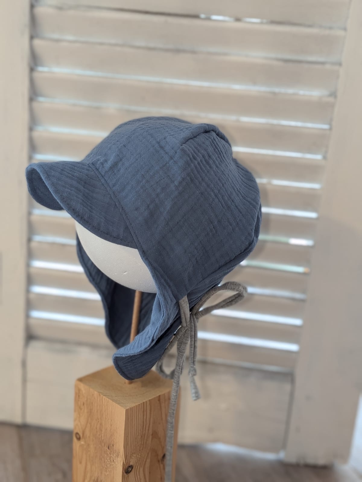 Sonnenhut aus Musselin – Jeansblau